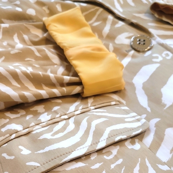 Susan Graver Tan and White Blazer with Abstract Pattern - Picture 4 of 6